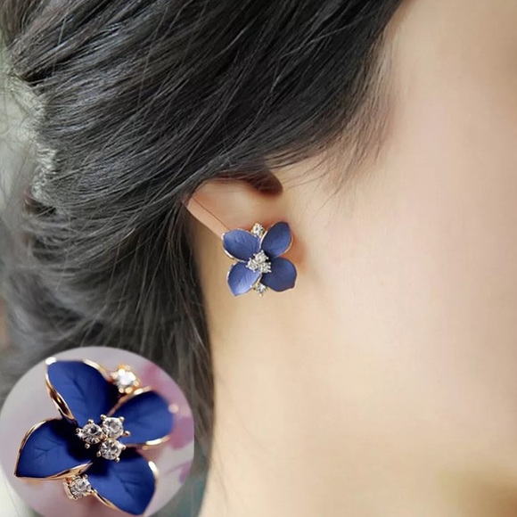NEW ππΊ Crystal Royal Blue Flower Stud Earrings - Picture 2 of 5